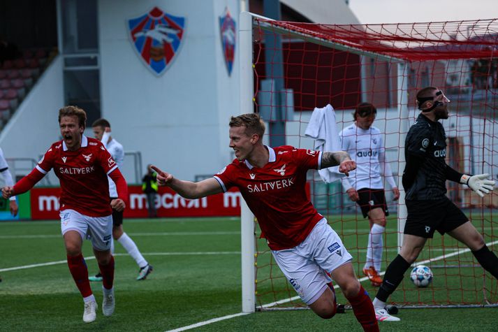 Hörður Ingi fagnar marki sínu í kvöld.