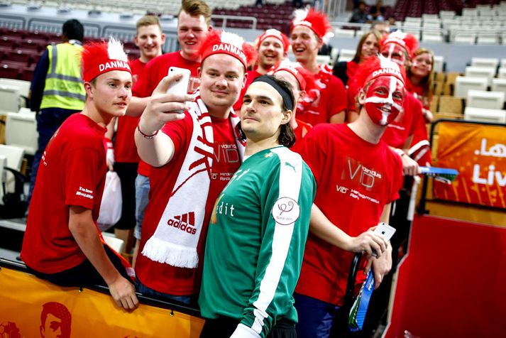 Jannick Green með stuðningsmönnum danska handboltalandsliðsins.