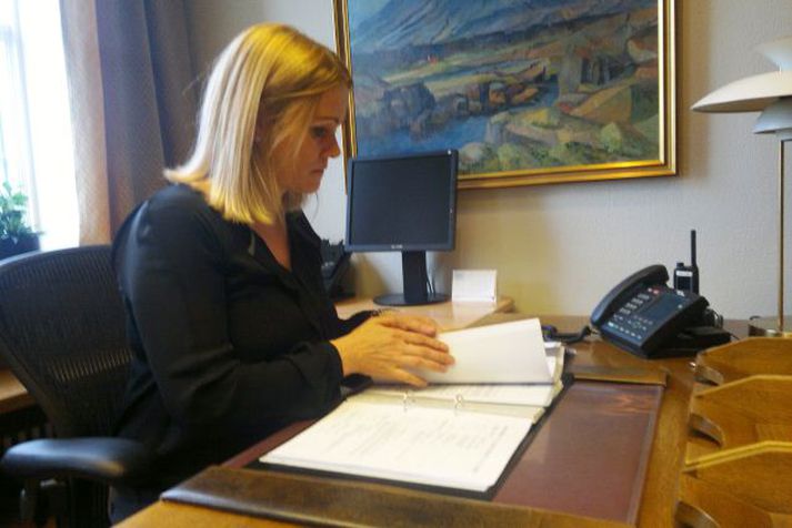 Katrín Júlíusdóttir settist í fyrsta sinn í stól fjármála- og efnahagsráðherra í dag