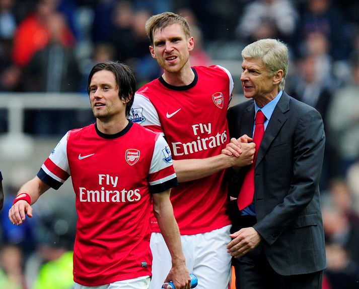 Mertesacker og Rosicky með Wenger.