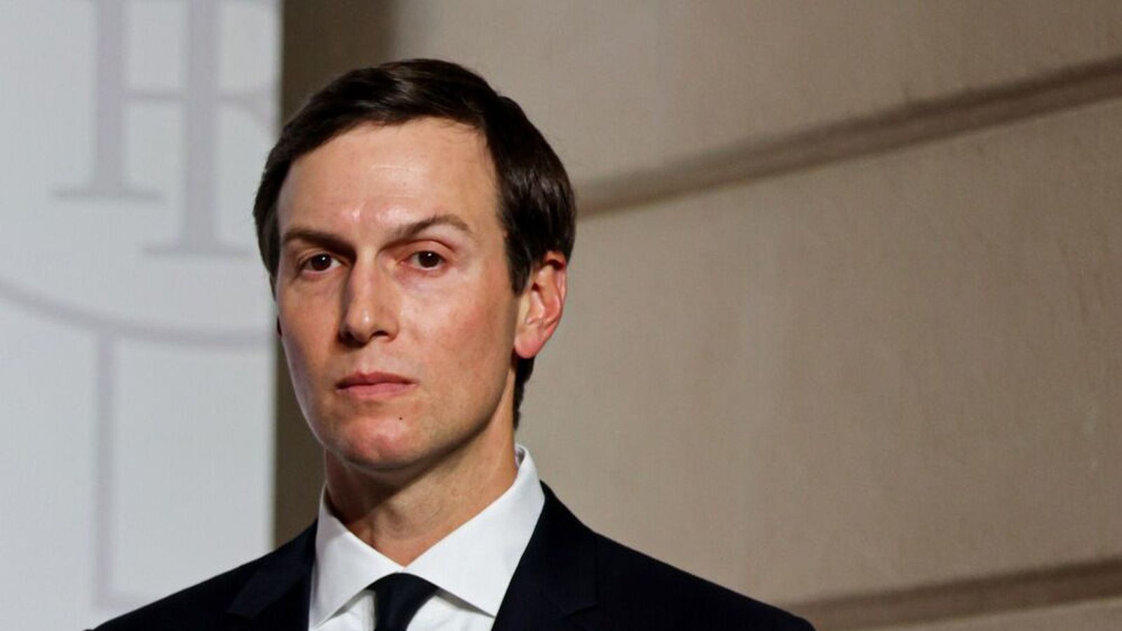 Fé­lag Kushner hafi fengið landið vegna falsaðra af­sala
