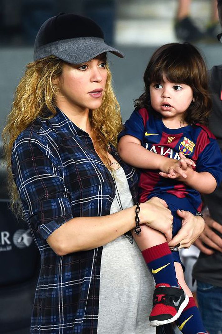 Shakira ásamt Milan sem verður tveggja ára í janúar.