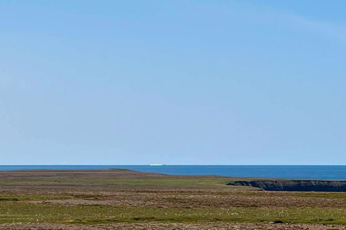 Stíf norðaustanátt gæti fært ísjakann beint í fang Skagfirðinga. 
