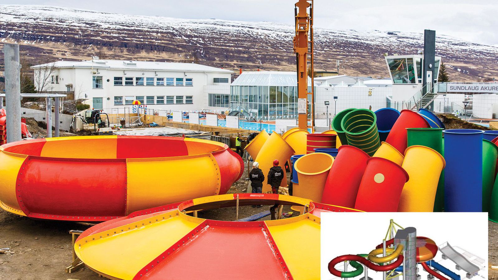 Nýju rennibrautirnar við Sundlaug Akureyrar að smella saman - Vísir