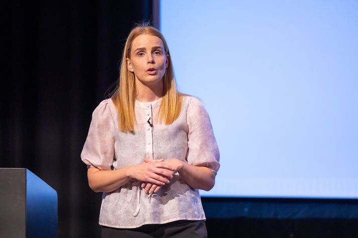 Bergþóra Baldursdóttir, hagfræðingur Íslandsbanka, er höfundur nýjustu spár Íslandsbanka. Þar er spáð hjöðnun verðbólgu í júnímánuði og áframhaldandi hjöðnun næstu mánuði.