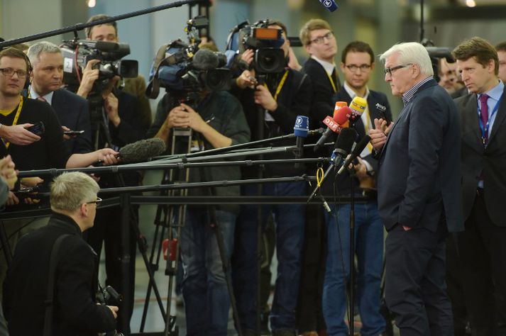 Frank-Walter Steinmeier, utanríkisráðherra Þýskalands, mætir til fundarins í Ríga.