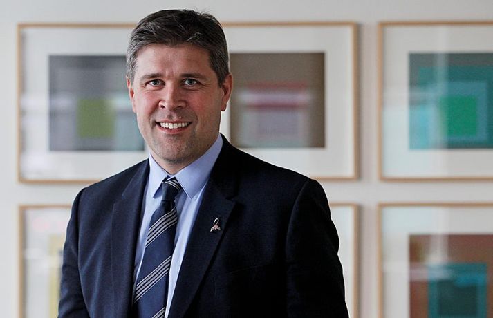 Bein útsending frá viðtalinu við Bjarna hefst á Stöð 2 og Vísi á slaginu 18:55.