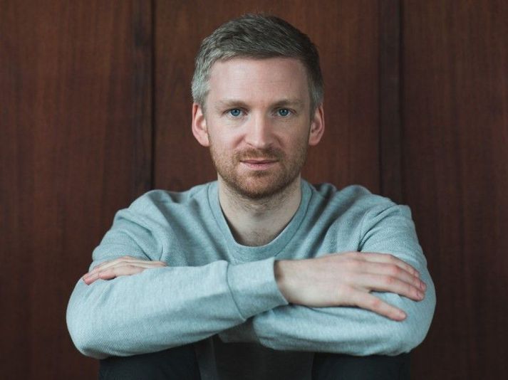 Ólafur Arnalds er fyrsti gestur Bergþós Mássonar í hlaðvarpinu Bransakjaftæði.