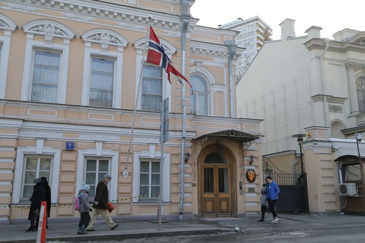 Tíu starfsmönnum norska sendiráðsins í Moskvu í Rússlandi hefur verið tilkynnt að þeim verði gert að víkja úr landi.