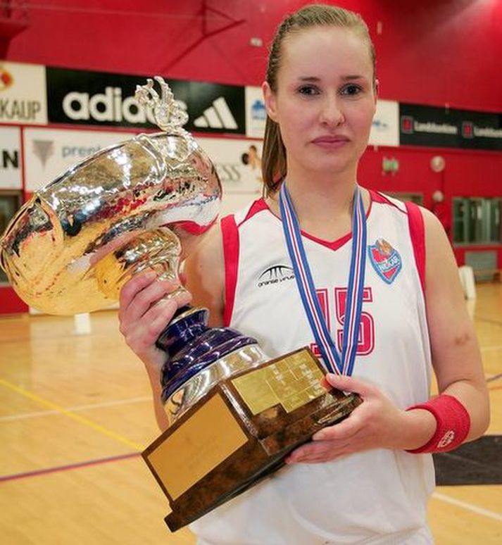 Kristrún Sigurjónsdóttir, fyrirliði Hauka með deildarmeistaratitilinn.