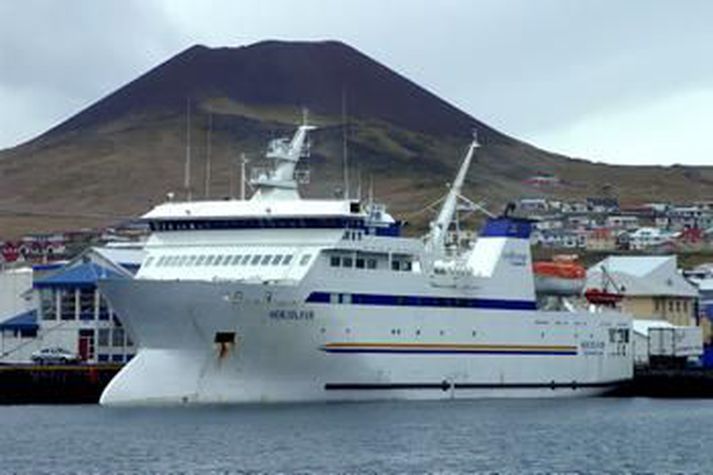 Vegna veðurs hafa ferðir með Herjólfi verið felldar niður í dag.