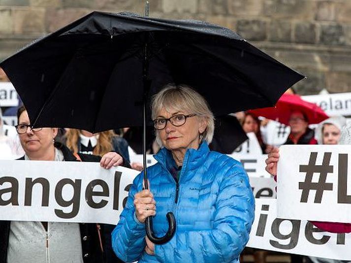 Pia Kjærsgaard steig úr stóli formanns Danska þjóðarflokksins fyrir níu árum, en útilokar nú ekki endurkomu. Flokkurinn hefur hrunið í fylgi og innri átök lituðu landsfund flokksins um helgina.