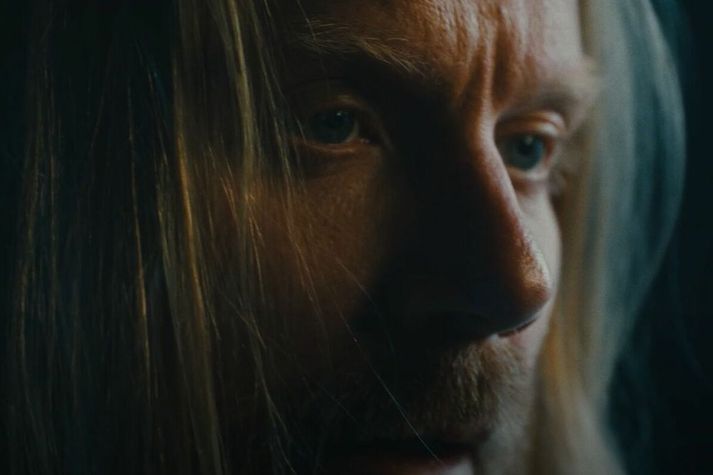 Högni Egilsson samdi tónlistina í Snertingu, sem og lagið Broken Threads sem kom út í dag. 