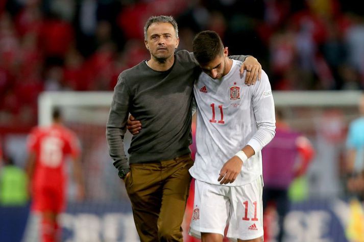 Ferran Torres undir armi tengdaföður síns, Luis Enrique, eftir landsleik.