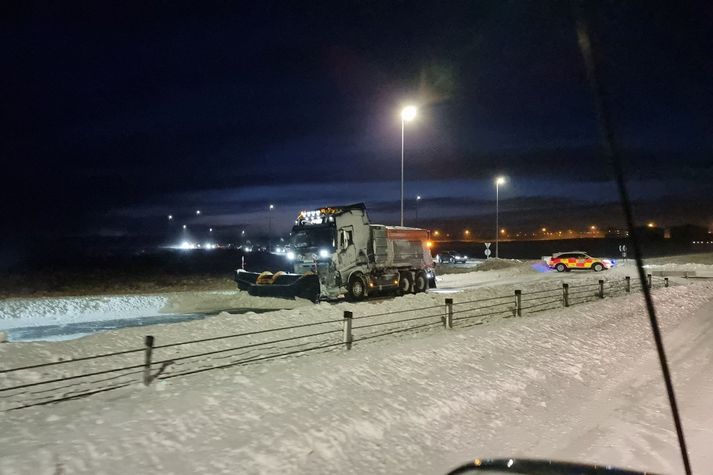 Frétta- og tökumaður réttkomust aftur til höfuðborgarinnar frá Suðurnesjum áður en Reykjanesbrautinni var lokað á ný.