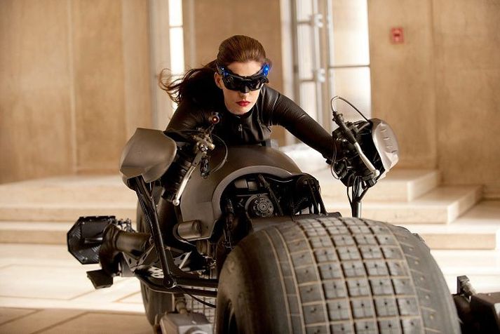 Anne Hathaway leikur kattarkonuna nýjustu Batman-myndinni.