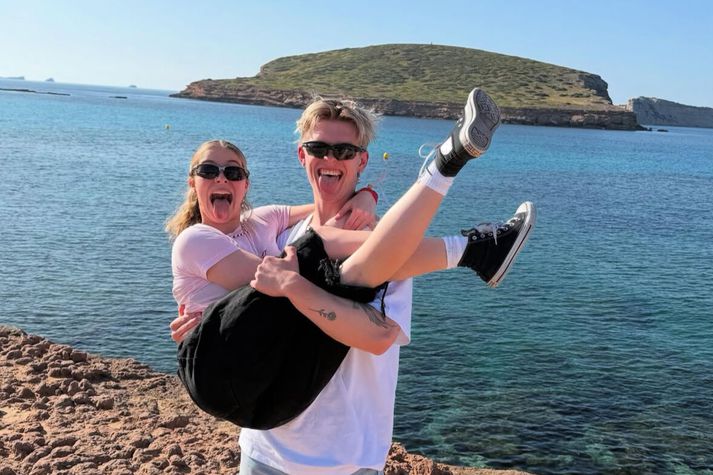 Diljá Pétursdóttir og Róbert Andri Drzymkowski hafa verið ástfangin í tvö ár í dag.