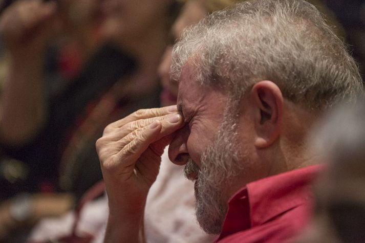 Lula hefur verið talinn sigurstranglegastur fyrir forsetakosningar sem fara fram í október. Dómurinn setur strik í reikninginn fyrir hann.