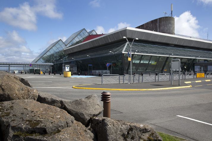 Maðurinn var handtekinn við komu til landsins frá Amsterdam í ágúst, þá með kókaínið falið í farangri sínum.