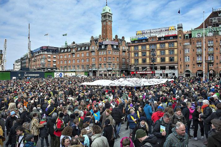 Kjarabarátta Næstum fjórar vikur eru síðan verkbann var sett á um 70.000 danska kennara. Aukinn þrýstingur er á að ríkið höggvi á hnútinn.NordicPhotos/AFP