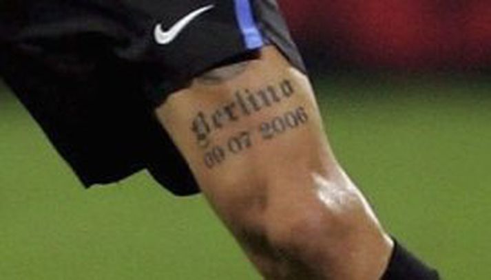 Marco Materazzi er mikið fyrir húðflúr og hefur nú skellt einu á sig til minningar um sigurinn á HM í sumar