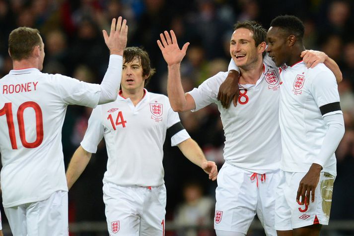 Frank Lampard fagnar hér sigurmarki sínu í kvöld.