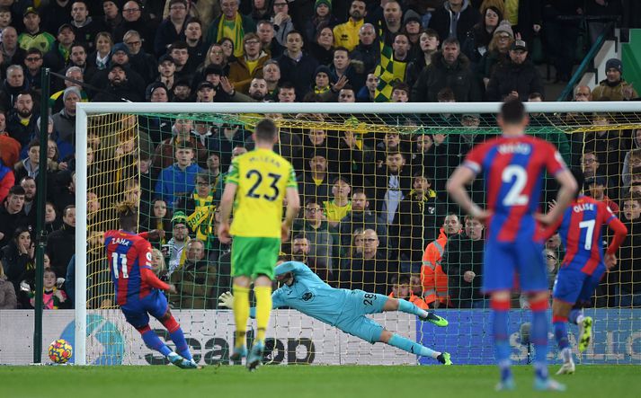 Wilfried Zaha fékk tækifæri til að tryggja Crystal Palace sigurinn af vítapunktinum en skaut fram hjá.