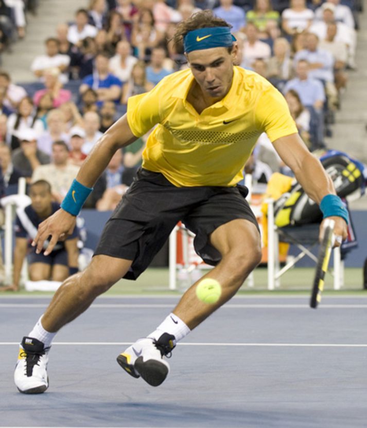 Rafael Nadal á fullu í nótt.