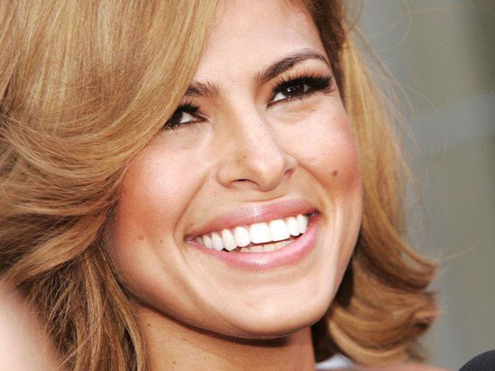 Eva Mendez talar við sjálfa sig.