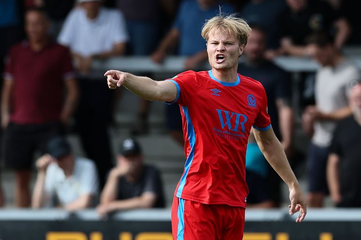Andri Lucas Guðjohnsen fagnar marki sínu fyrir Blackburn Rovers á móti Burton Albion um helgina.