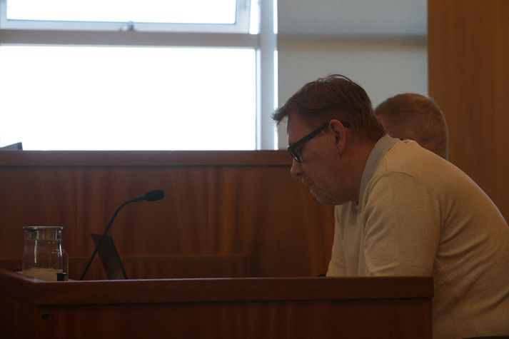 Jón Þór Dagbjartsson í dómsal á Egilsstöðum þar sem aðalmeðferðin fer fram við Héraðsdóm Austurlands.