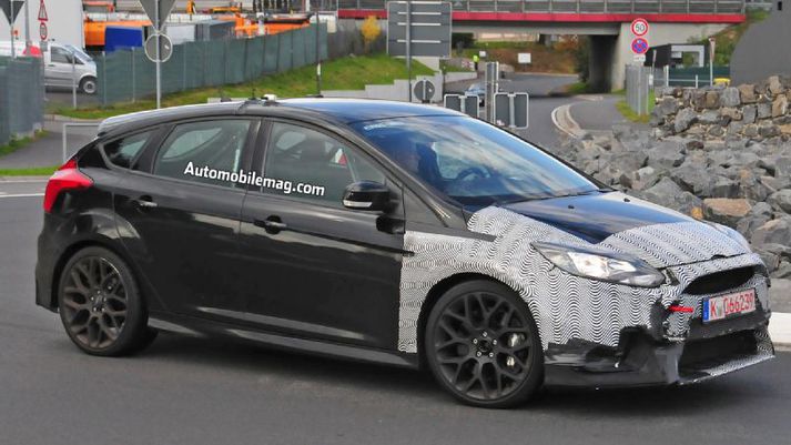 Ford Focus RS hefur verið við prófanir á Nürburgring brautinn þýsku undanfarið og þar náðist þessi mynd af bílnum.