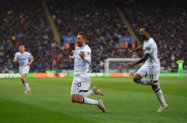 Gylfi Þór Sigurðsson fagnar
