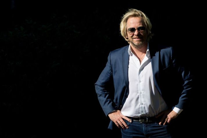 Geir Ólafsson sér ekki eftir umdeildri auglýsingu sinni fyrir Las Vegas Christmas Show. Hann segir auglýsinguna byggja á sannsögulegum atburðum.
