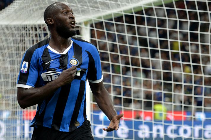 Lukaku fagnar sínu fyrsta marki fyrir Inter Milan.