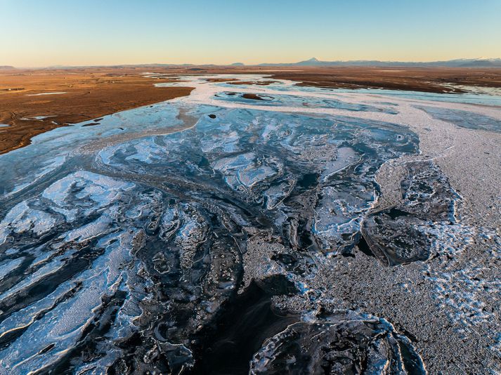 Ísilögð Þjórsá við Þjórsárósa um helgina.