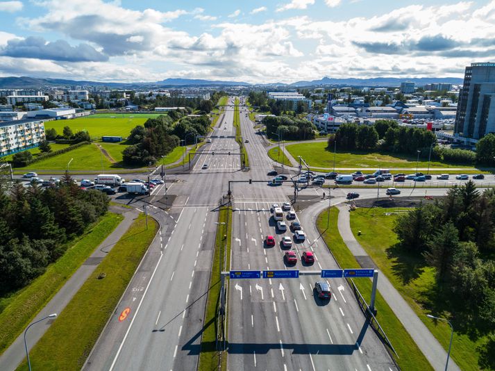 Slíka vegarkafla má meðal annars finna á Miklubraut.