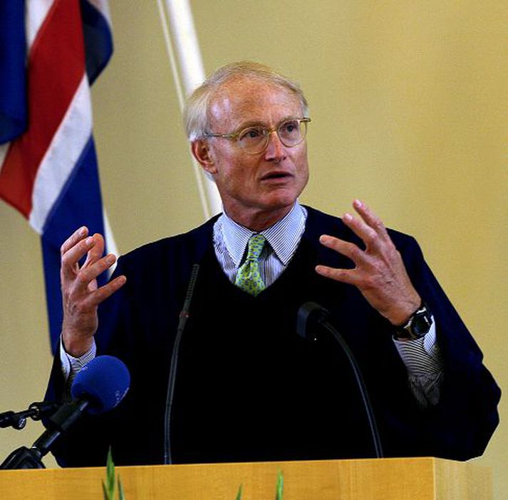 Tekur við Heiðursdoktorsnafnbót
Michael E. Porter, prófessor við Harvardháskóla í Bandaríkjunum, var í gær gerður heiðursdoktor við Háskóla Íslands.