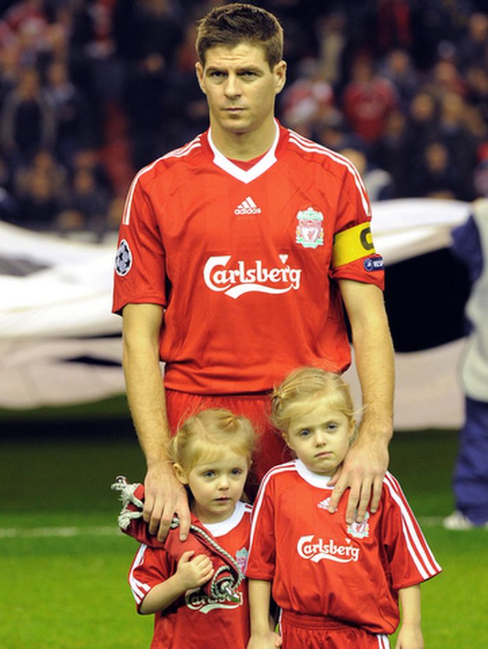 Steven Gerrard með börnum sínum.
