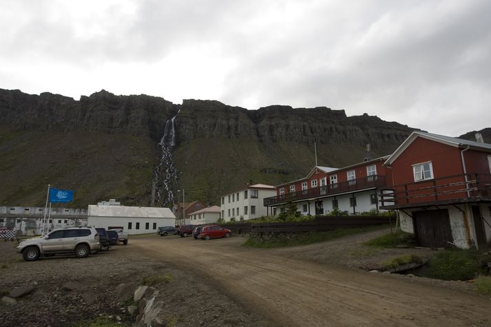 Djúpavík er í Árneshreppi á Ströndum, fámennasta sveitarfélagi landsins með 40 íbúa. 