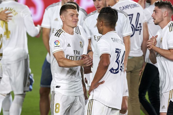 Toni Kroos glaðbeittur eftir að titillinn var í höfn í gærkvöld.