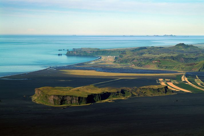 Katla Track hefur Hjörleifshöfða á leigu og er í samstarfi við bandarískan brúðkaupsljósmyndara. Þau vilja hafa vinsælan helli á svæðinu fyrir sig.