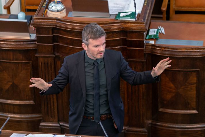 Ágúst Ólafur Ágústsson, þingmaður Samfylkingarinnar, segir að hann hafi ekki ætlað sér að gagnrýna eða draga í efa forystuhæfileika Katrínar Jakobsdóttur, forsætisráðherra, með orðum sem hann lét falla á Sprengisandi í gær og sætt hafa gagnrýni.