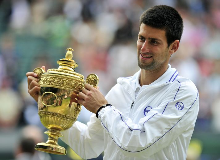 Djokovic vinnur öll mót sem hann tekur þátt í. Hann er hér að fagna sigri á Wimbledon.
