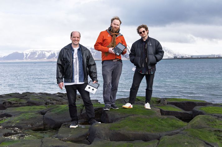 Kári Halldórsson, Markús Bjarnason og Kristján Freyr Einarsson, stofnendur Love Synthesizer eiga það allir sameiginlegt að elska tónlist. FIRST LOVE er nýtt hljóðfæri í heiminum. Ekki enn ein hugbúnaðarlausnin til að skapa tónlist, heldur alvöru hljóðfæri sem þeir vilja helst að allir sem elski tónlist verði ástfangnir af.