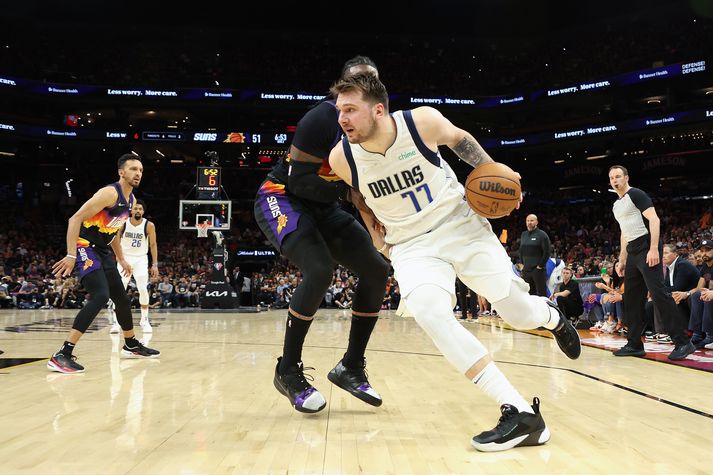 Luka Doncic var sjóðheitur gegn Phoenix Suns en vantaði meiri hjálp frá samherjum sínum.