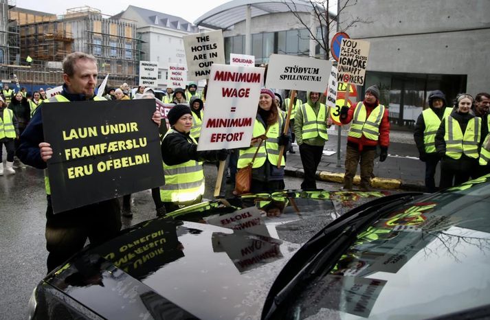 Eflingarliðar reyndu að stöðva Guðlaug Þór Þórðarson, umhverfisráðherra sem var á leið af ríkisstjórnarfundi.