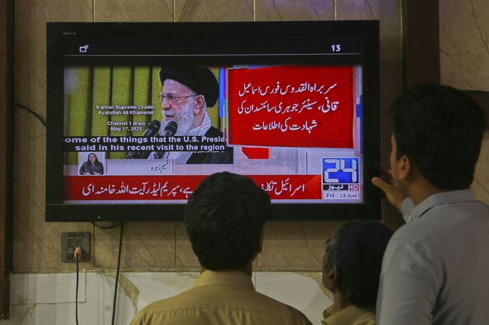 Ayatollah Ali Khameini hótar grimmilegum hefndum. 