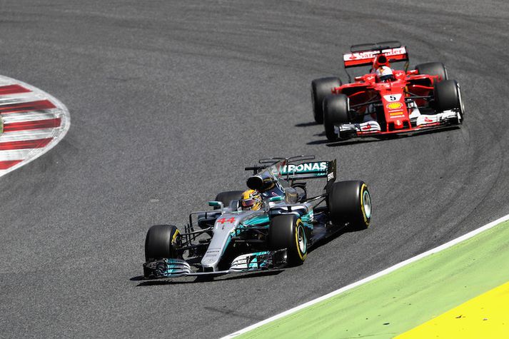 Lewis Hamilton var fyrstur í mark í spænska kappakstrinum.