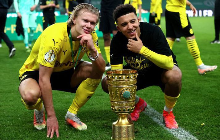 Erling Haaland og Jadon Sancho voru aðalmennirnir þegar Borussia Dortmund varð þýskur bikarmeistari. Báðir skoruðu tvö mörk og Sancho lagði líka upp eitt mark fyrir Haaland.